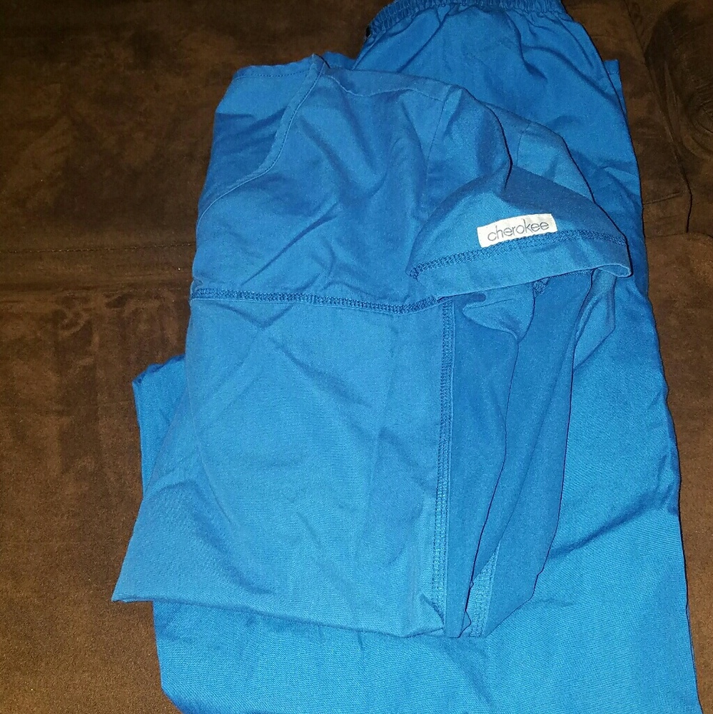 Scrub set